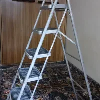 پله کان ۶ طبقه ای