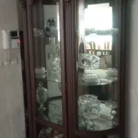 بوفه تزیینی چوبی شیشه ای لبه گرد