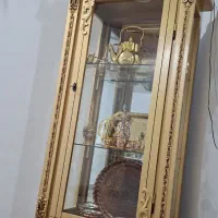 گنجه طلایی و میز نهار خوری چهار نفره