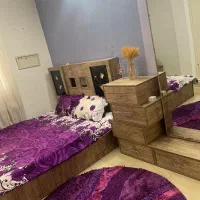 تخت و کمدارایش و بغل تختی سالم