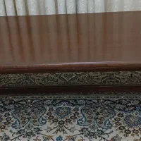 1عدد میز چوبی قهوای جنس چوب گردو