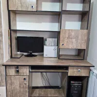 میز و کتابخانه با هم