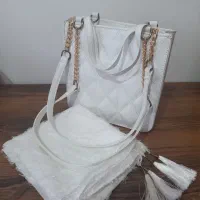 کیف و شال سفید کاملا نو