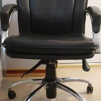 صندلی اداری مدیریتی مشکی چرخ‌دار