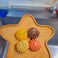 فروشنده نان و شیرینی در هایپر