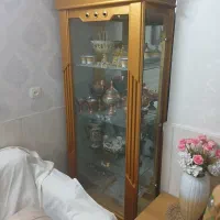 ویترین شیشه ای سالم و بدون شکستگی