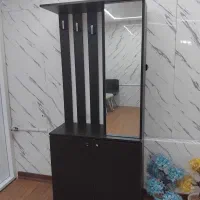 میز تلوزیون و جاکفشی ایستاده