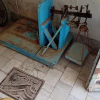 یک قاپون چوبی همراه باسنگ