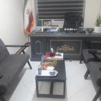دفتر-کار-با-لوازم-بدون-تابلو-پیروزی