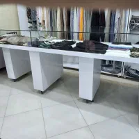 ویترین لوازم ارایشی و‌شال روسری