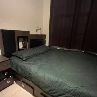 تخت۲نفره و دوتا پا تختی ودراور آینه دار