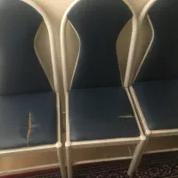سه عدد صندلی بسیار محکم و مقاوم بدنه فلزی
