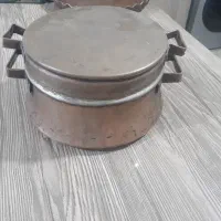 قابلمه ۱۳۰۰ وزنشه سینی ۸۰۰ گرمه دوتاباهم ۳۸۰۰