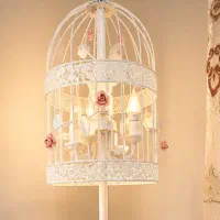 آباژور شبخواب کنار سالنی ایستاده 4شعله(pinterest)
