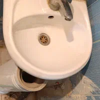 روشویی سرویس بهداشتی با پایه
