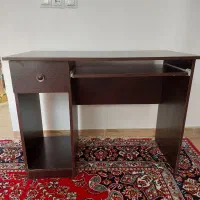 میز تحریر وکامپیوتر