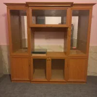 تعدادی کمد دراور و میز و دکور