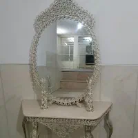 ایینه و دو عدد شمعدان