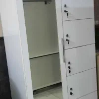 کمد دو طرفه دارای ۶ طبقه در هر طرف رنگ سفید