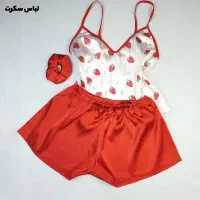 خانم فروشنده لباس زیر