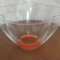 یک ظرف میوه خوری و فنجان و نعلبکی ۶ تایی