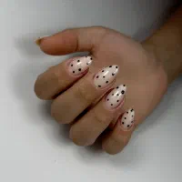 آموزش کاشت ناخن