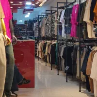 فروشنده پوشاک خانم
