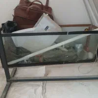 آکفاریوم بزرگ سالم و یک کیف دستی چرم