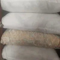 مقداری تشک و بالشت در حد نو  موجود است