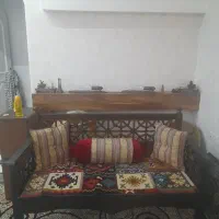 تخت سنتی به همراه میز