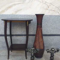 میز تلفن و گلدون بلند و جاشمعی