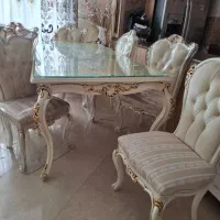 میز ناهار خوری هشت نفره با ۶ صندلی در حد نو