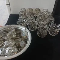 چند عدد لاله و سنگ برای لوستر