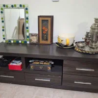 یک عدد میز تلویزیون