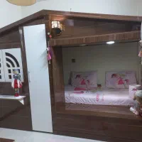 تخت کودک مدل کلبه به همراه سه عدد شلف ابری و نرده