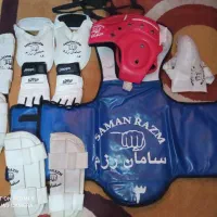 لباس و تجهیزات تکواندو.