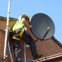 نصاب نصب تخصصی انواع آنتن و تلویزیونTv