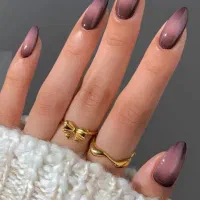 ‌نیازمند ناخن کار