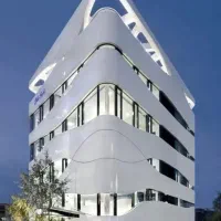 شرق مرزداران/۹۰متر و ۱۱۵متر/نوساز/موقعیت اداری