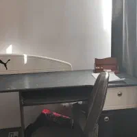 میز تحریر و کامپیوتر با صندلی