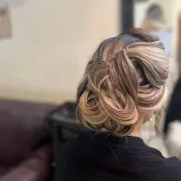 آف ویژه خدمات آرایشگری زنانه