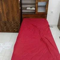 فروش دو عدد تخت خواب به همراه یک عدد کمد