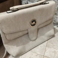 کیف جادار و بزرگ دارای بند بلند قابل تنظیم
