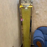 ساعت ایستاده شیشه ای