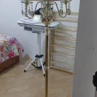 آباژور ایستاده
