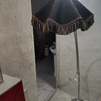 آباژور ایستاده