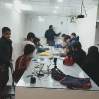 کلاس آموزش الکترونیک، رباتیک، تعمیرات آیفون تصویری