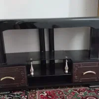 میز تلویزیون شیشه‌ای