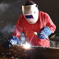 جوشکار حرفه ای و دست به آچار فنی