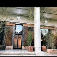 استخدام ساندویچ زن رستوران گرن